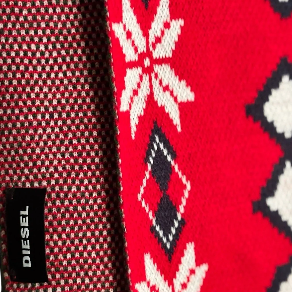 Diesel Rare Limited Edition Holiday Time Santa Scarf